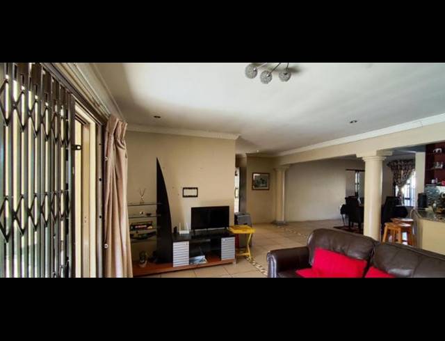 4 BEDROOM HOUSE FOR SALE IN DAWN PARK EXT